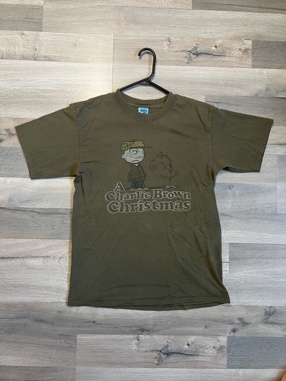 VTG 2000s A Charlie Brown Christmas Tee Olive Green Medium Earth Tone Peanuts 🎄